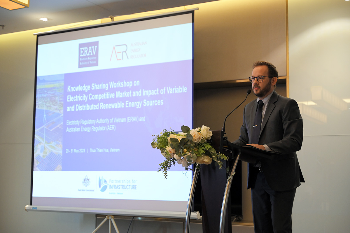 Mr Ben Davis, First Secretary at the Australian Embassy in Hanoi, welcomes participants