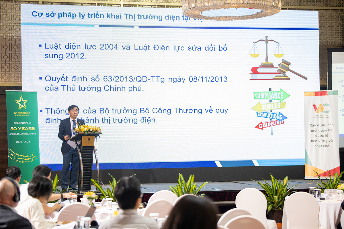  Mr Pham Quang Huy, Deputy Director General of ERAV, presents during FE-V