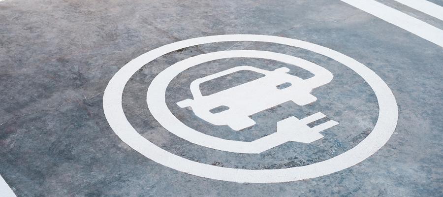 Parking spot for electric vehicles to charge 