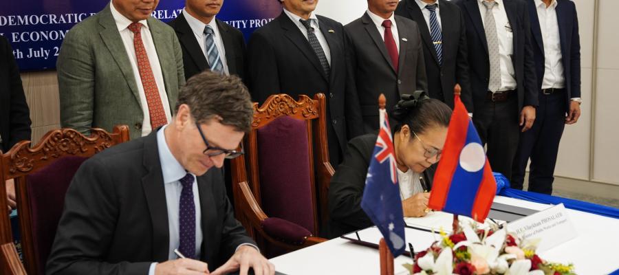 Australian Ambassador Paul Kelly signs P4I agreement with Government of Laos PDR 