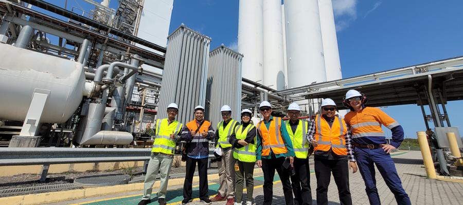 Indonesian delegates at Bulwer Island renewable hydrogen facility in Brisbane, Australia 