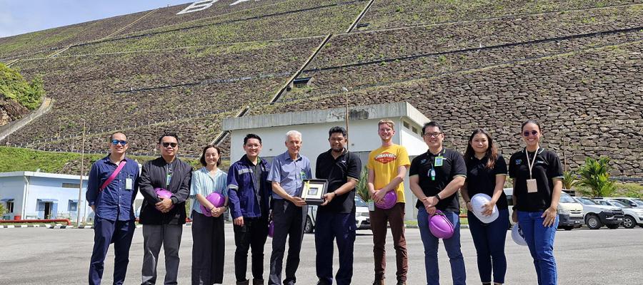 Australian National University expert, Professor Andrew Blakers, joined representatives from the Australian High Commission Malaysia and Australia’s Partnerships for Infrastructure (P4I) initiative on a visit to the state at the invitation of state-owned utility company, Sarawak Energy.