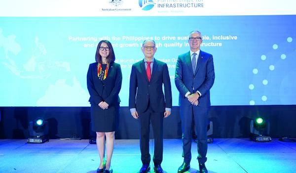 Ambassador Yu, Dr Diokno and Mr Moore at P4I launch in the Philippines